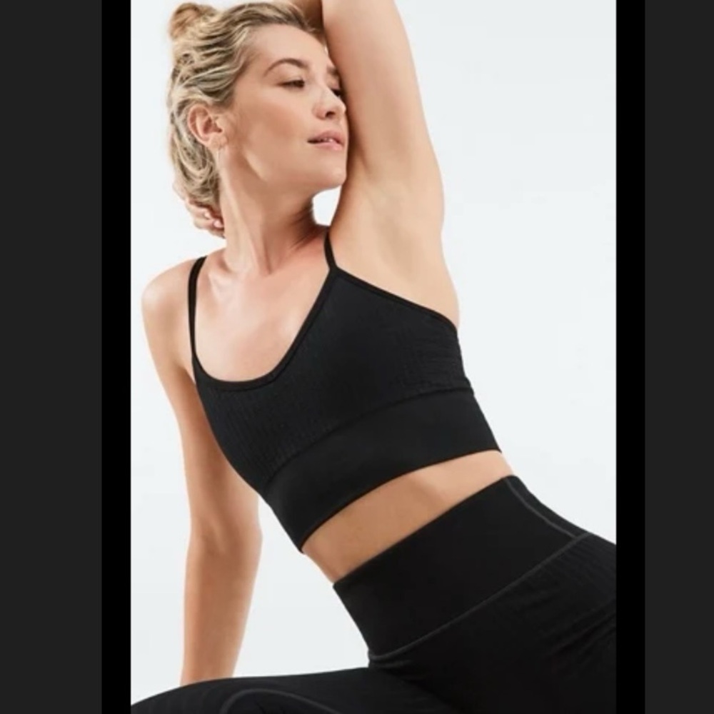 Fabletics Shauna Seamless Ribbed Midi Bra Black